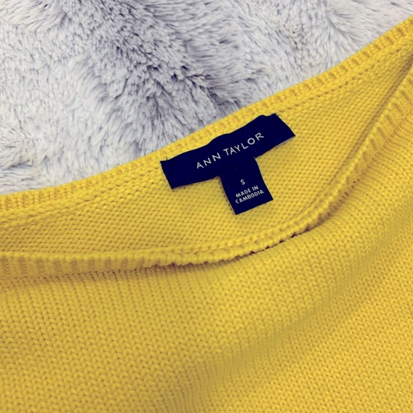 Ann Taylor Short Sleeve Sweater - Picture 3 of 3